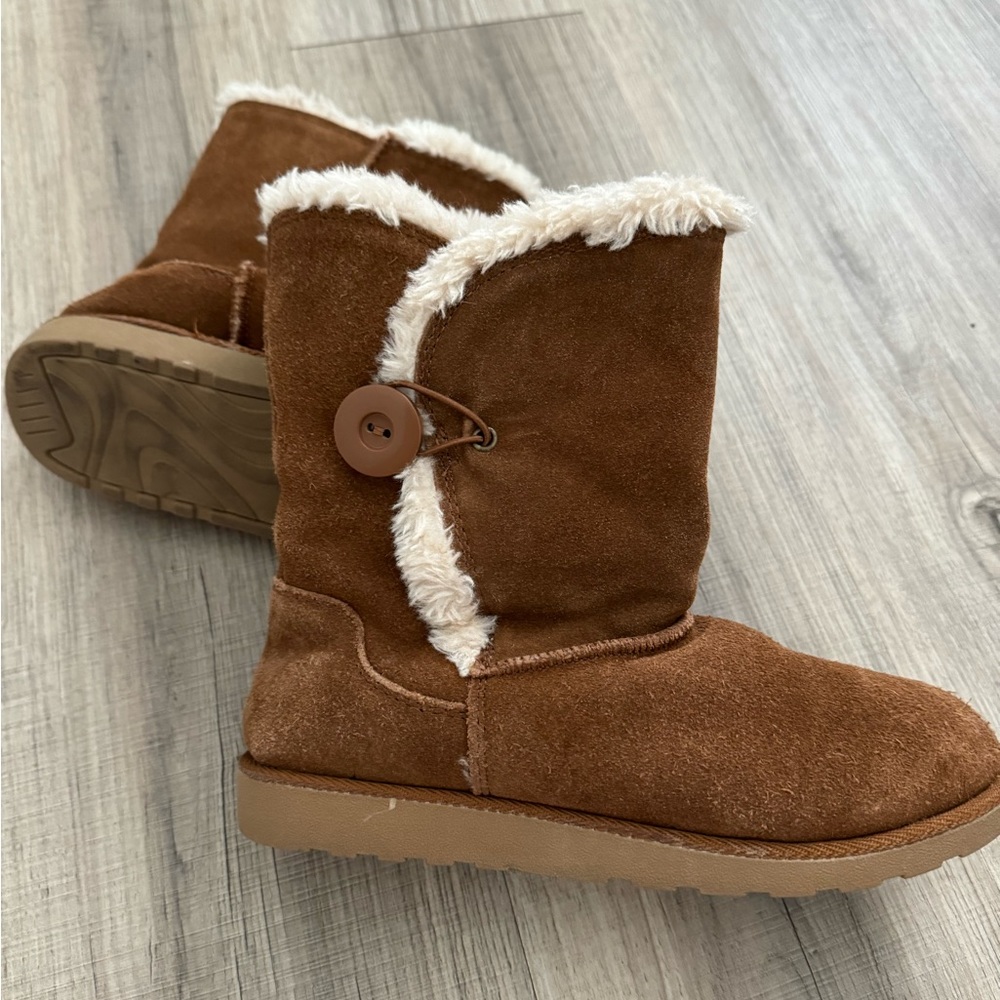Chestnut boots